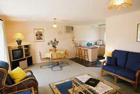 Birralee Holiday Villas - St Kilda Accommodation 3