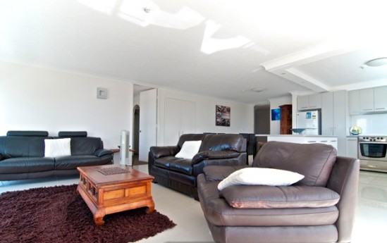 SURFERS CHALET HOLIDAY APARTMENTS - St Kilda Accommodation 2