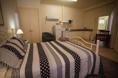 Millies Guesthouse & Serviced Apartments - Lismore Accommodation 5