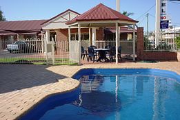 Roma Mid Town Motor Inn - Accommodation Redcliffe