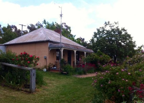 Cookes Cottage - Accommodation Burleigh 0