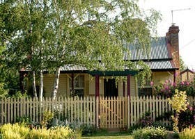 Rossmore Cottage - Dalby Accommodation