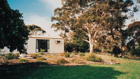 R&r Country Cottage - Accommodation Burleigh 0