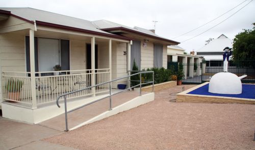 Executive Holiday Rental - Port Augusta Accommodation