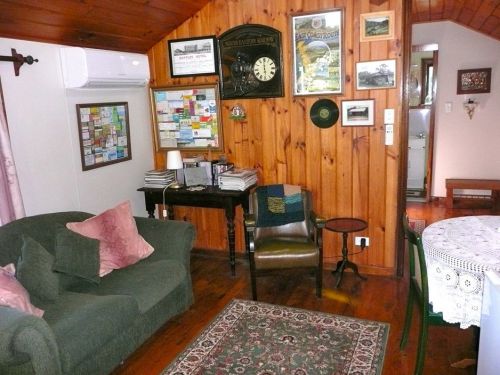 Mt Nebo Railway Carriage & Chalet - thumb 5