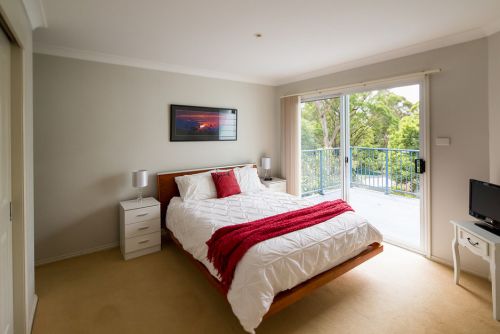 The Lake Limo - Coogee Beach Accommodation