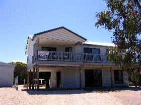 Acacia Beach House - Carnarvon Accommodation