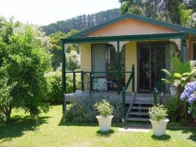 Ripplebrook Cottage - Accommodation Airlie Beach