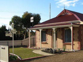 Brooking Cottage - Accommodation VIC