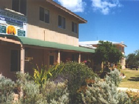Cervantes Lodge - Pinnacles Beach Backpackers - Accommodation Australia