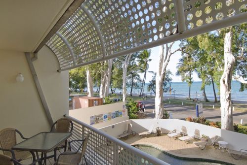 On Palm Cove Beachfront Apartments - thumb 0