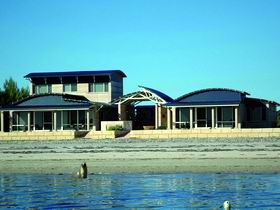 Baird Bay Ocean Eco Apartments - thumb 0