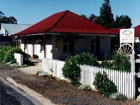 Cobb amp Co Cottages - Redcliffe Tourism