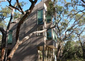 Aquila Eco Lodges - Tourism Canberra