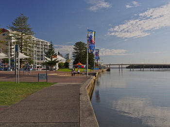 Oaks Waterfront Resort - The Entrance - thumb 10