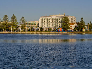 Oaks Waterfront Resort - The Entrance - thumb 12