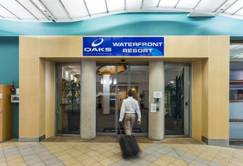 Oaks Waterfront Resort - The Entrance - thumb 33