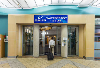 Oaks Waterfront Resort - The Entrance - thumb 50