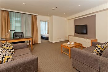 Radisson Hotel & Suites Sydney - thumb 3