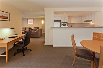 Radisson Hotel & Suites Sydney - thumb 5