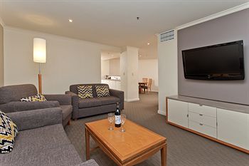Radisson Hotel & Suites Sydney - thumb 9
