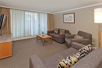 Radisson Hotel & Suites Sydney - thumb 12