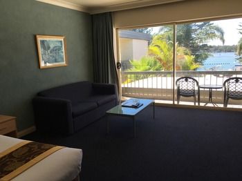 El Lago Waters Motel - Whitsundays Accommodation 26