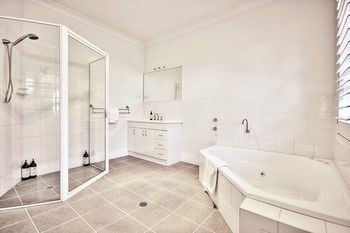 Dolphin Sands - Accommodation Noosa 4
