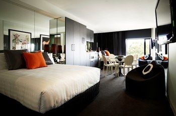 Art Series - The Cullen - Tweed Heads Accommodation 4