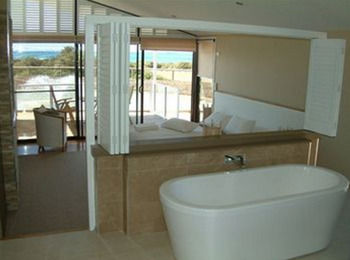 Caves Beachside Hotel - Accommodation NT 7