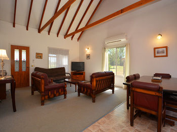 Madigan Wine Country Cottages - Accommodation NT 44
