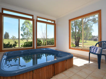 Madigan Wine Country Cottages - Accommodation Mermaid Beach 99