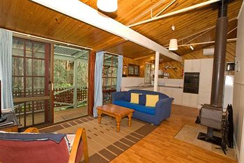 Hill 'N' Dale Farm Cottages - Accommodation Noosa 5