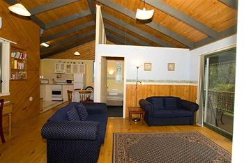 Hill 'N' Dale Farm Cottages - Accommodation NT 17