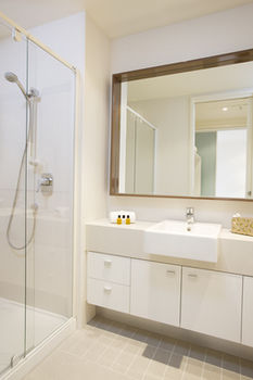 Melbourne Short Stay Apartments on Whiteman - Accommodation Gladstone