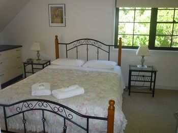 Whispering Pines Chalet & Cottages - Accommodation NT 9