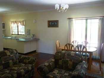 Whispering Pines Chalet & Cottages - Accommodation NT 27
