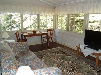 Whispering Pines Chalet & Cottages - Accommodation NT 0
