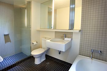 City Edge Serviced Apartments East Melbourne - Accommodation NT 15