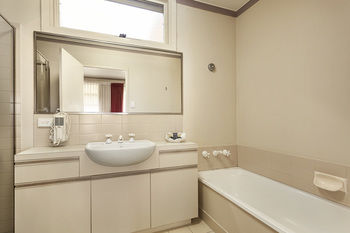 Carlton Clocktower Apartments - Tweed Heads Accommodation 3