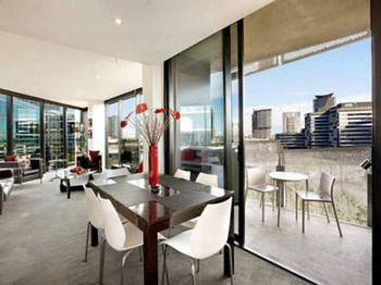 Docklands Executive Apartments - Accommodation Noosa 19