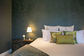 Lilies Luxury Retreats - Tweed Heads Accommodation 36