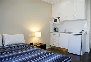 Merivale Motel - Accommodation Noosa 2