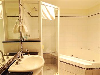 Waldorf Randwick Serviced Apartments - Yamba Accommodation