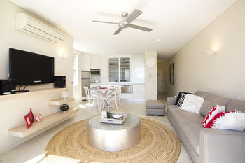 Maison Noosa Beachfront Resort - Accommodation Noosa 23