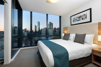 Melbourne Short Stay Apartments MP Deluxe - Tweed Heads Accommodation 4