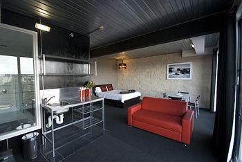 St Kilda Beach House @ Hotel Barkly - Hostel - Accommodation Tasmania 0