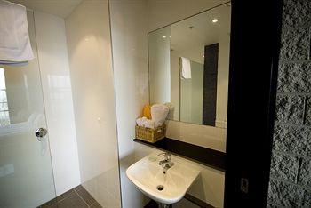St Kilda Beach House @ Hotel Barkly - Hostel - Tweed Heads Accommodation 1