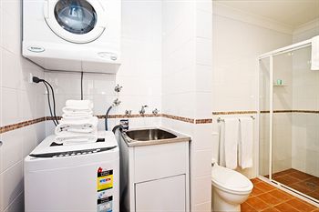 Ryals Serviced Apartments Camperdown - Accommodation Port Macquarie 5