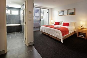 Crown On Darby - Tweed Heads Accommodation 4